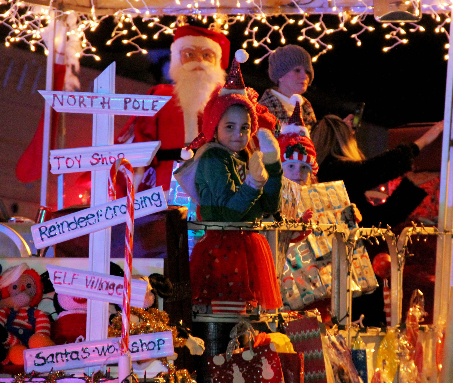 ict-2019-12-04-fulton-parade05.jpg